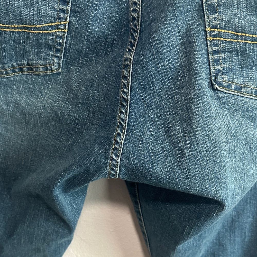 Signature by Levi Strauss Faded Blue Cropped Jeans - Picture 11 of 12